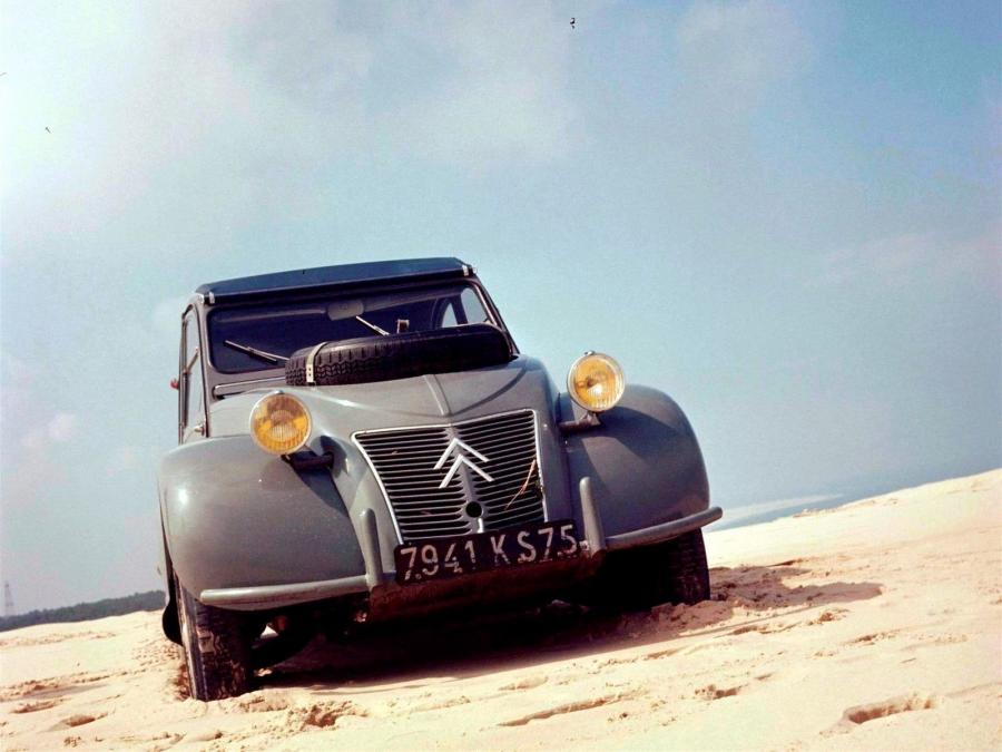  Citroen 2CV 4x4 Sahara 1960 года  (фото 8 из 8)